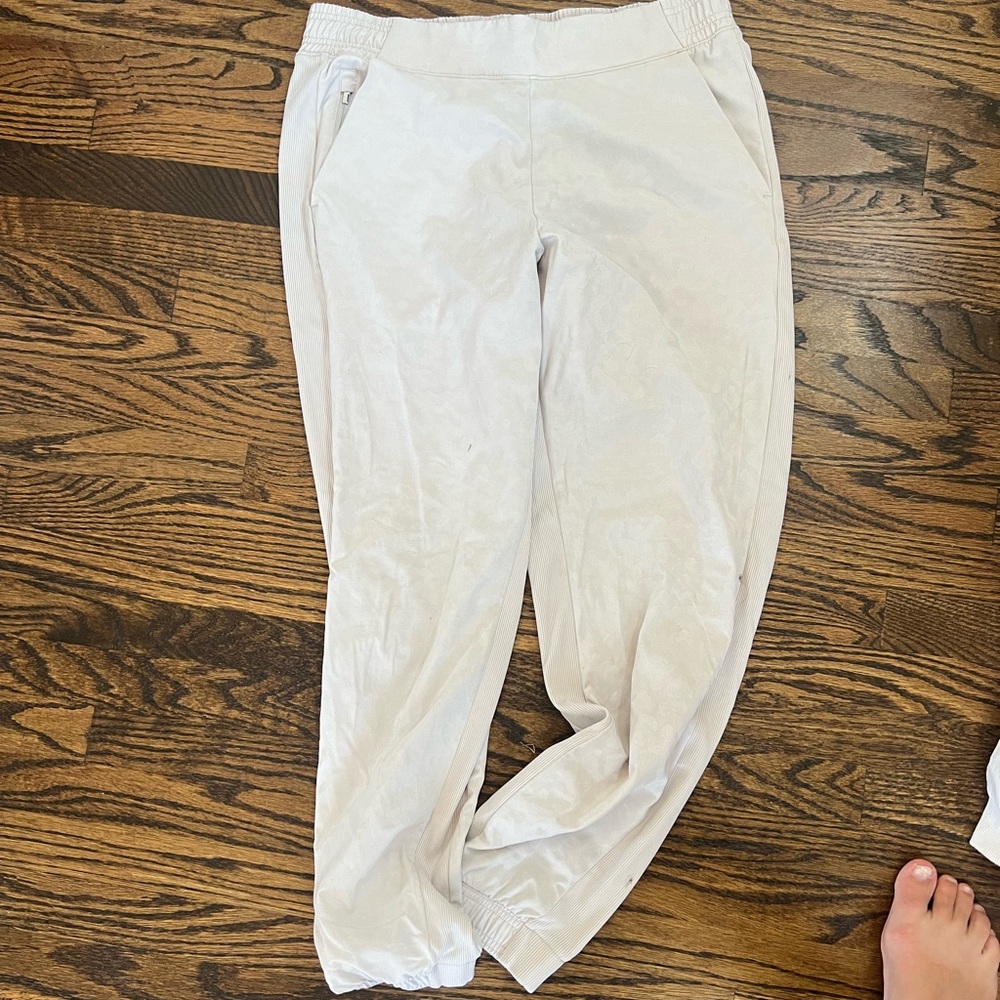 Athleta Brooklyn textured joggers- cream with leopard print